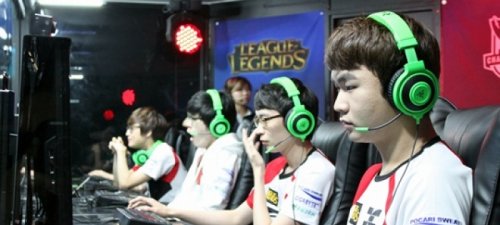 今天的转会摘要： Invictus Gaming 的“全明星”战队组建完成！ Scout 加入 JD Gaming ，与 Peyz 组成“Korean Double C”